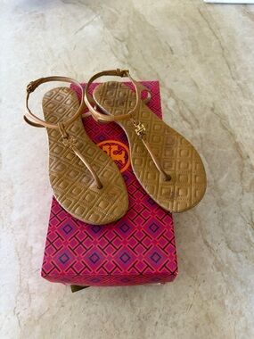 Tory Burch Cognac Quilted T-Strap Sandals with Logo